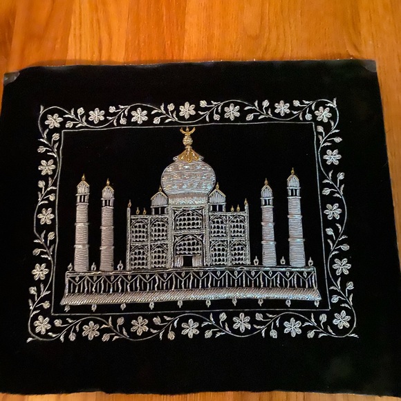 Handmade- Silk Thread Velvet Tajmahal Wall Panel - Picture 8 of 8